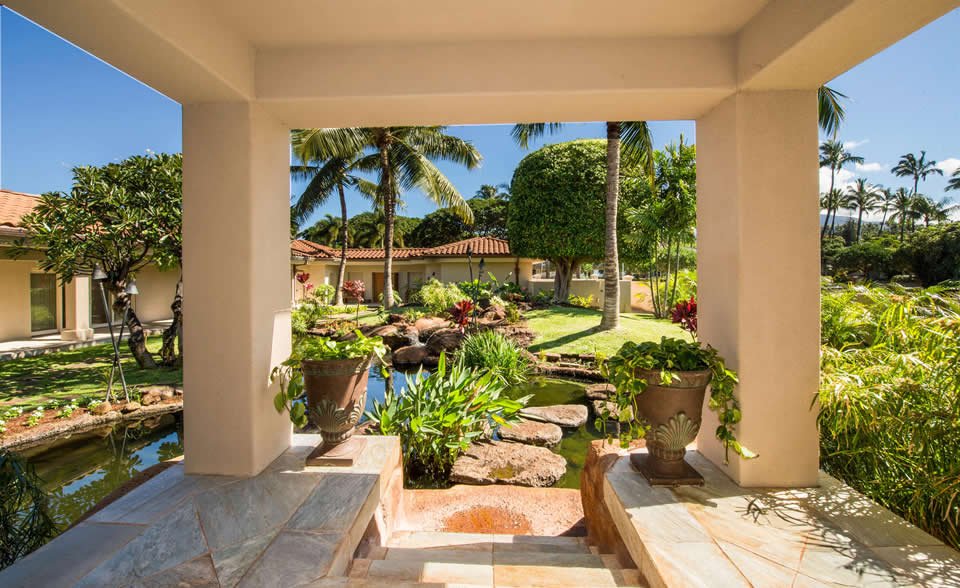 Black Rock Estates Kaanapali Villa outside