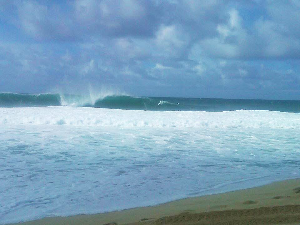 View of 20 ft. waves at the Bonzai Pipeline on the North Shore of Oahu.