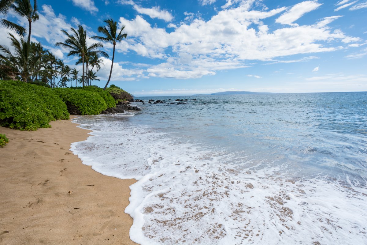 Beautiful beach scene in Kihei, South Maui. 