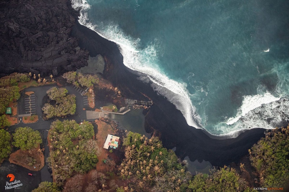 New Black Sand Beach - Photo Paradise Helicopters