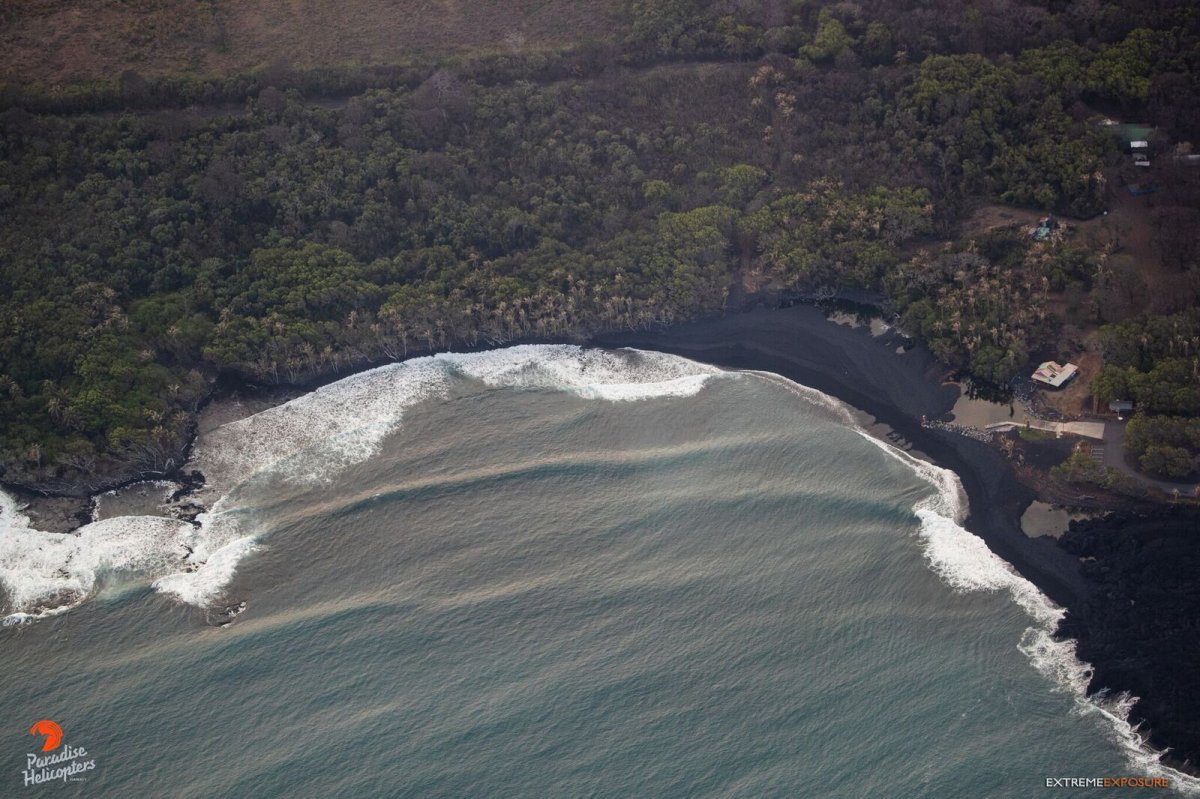 New Black Sand Beach - Photo Paradise Helicopters