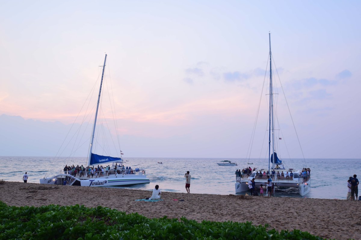 Catamaran tour boats on Kaanapali Beach on the island of Maui, Hawaii