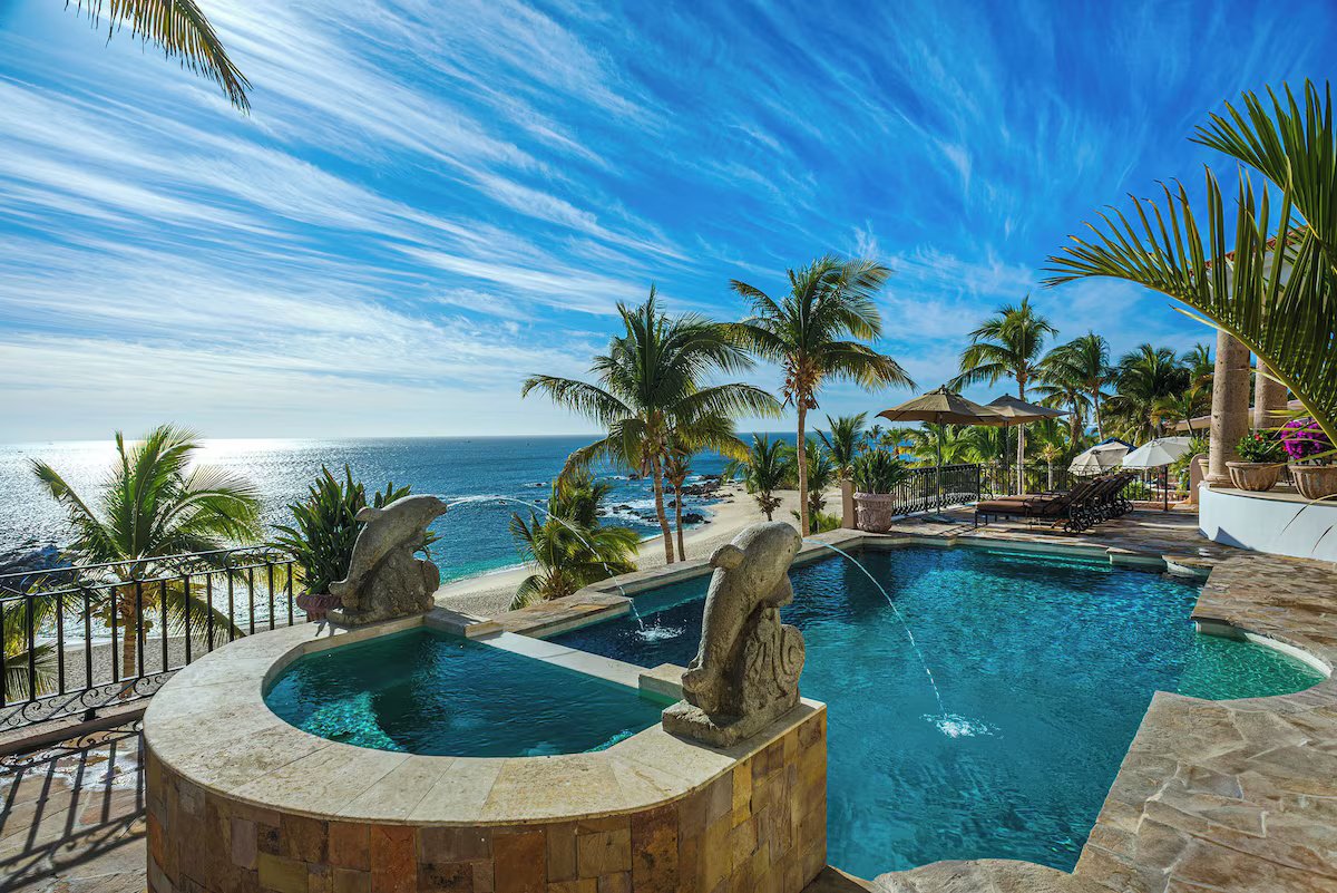 Villa Paraiso Cabo spa and pool