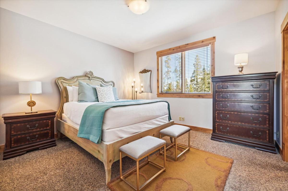 Bedroom - Lone Hand Lodge - Breckenridge Vacation Rental