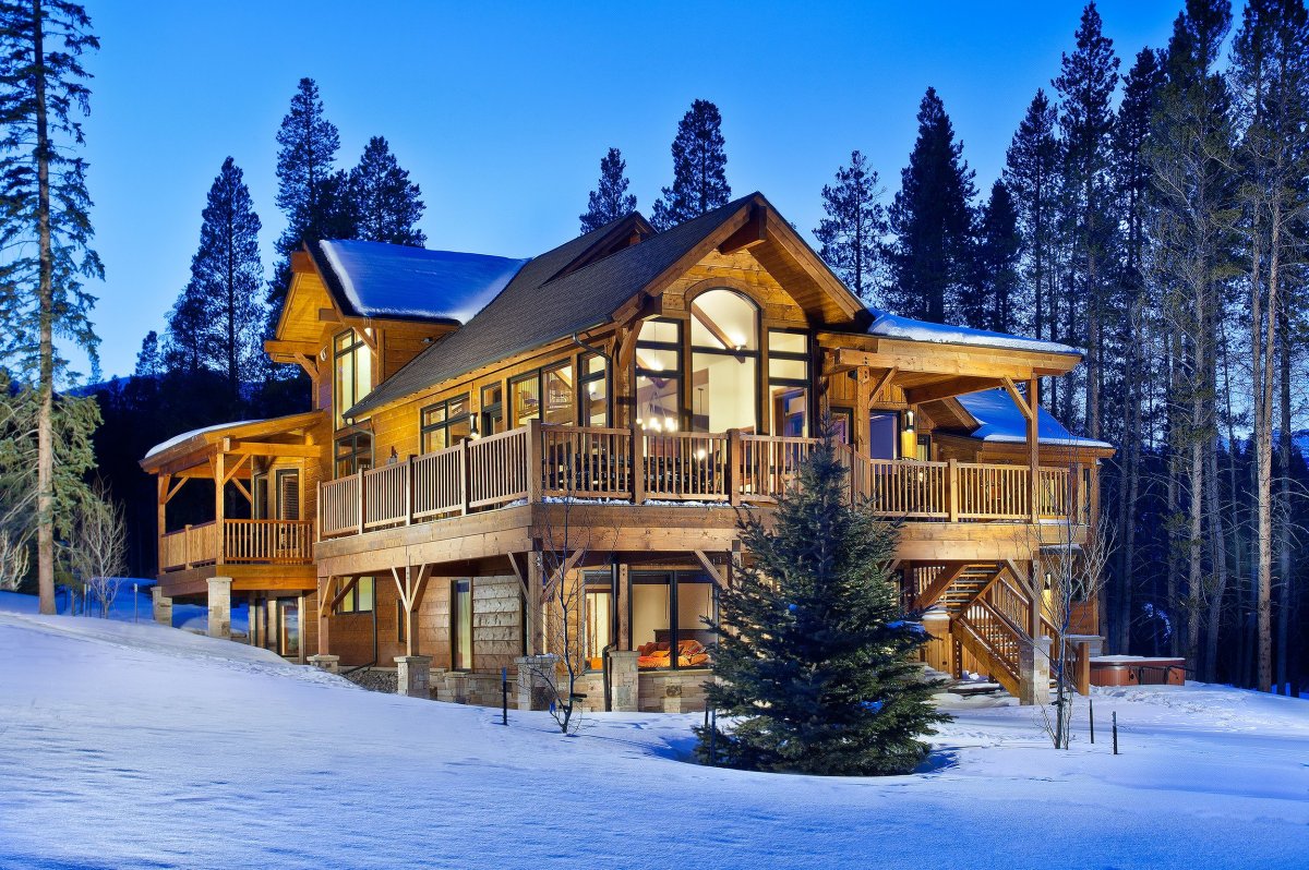 Snowy Point Lodge