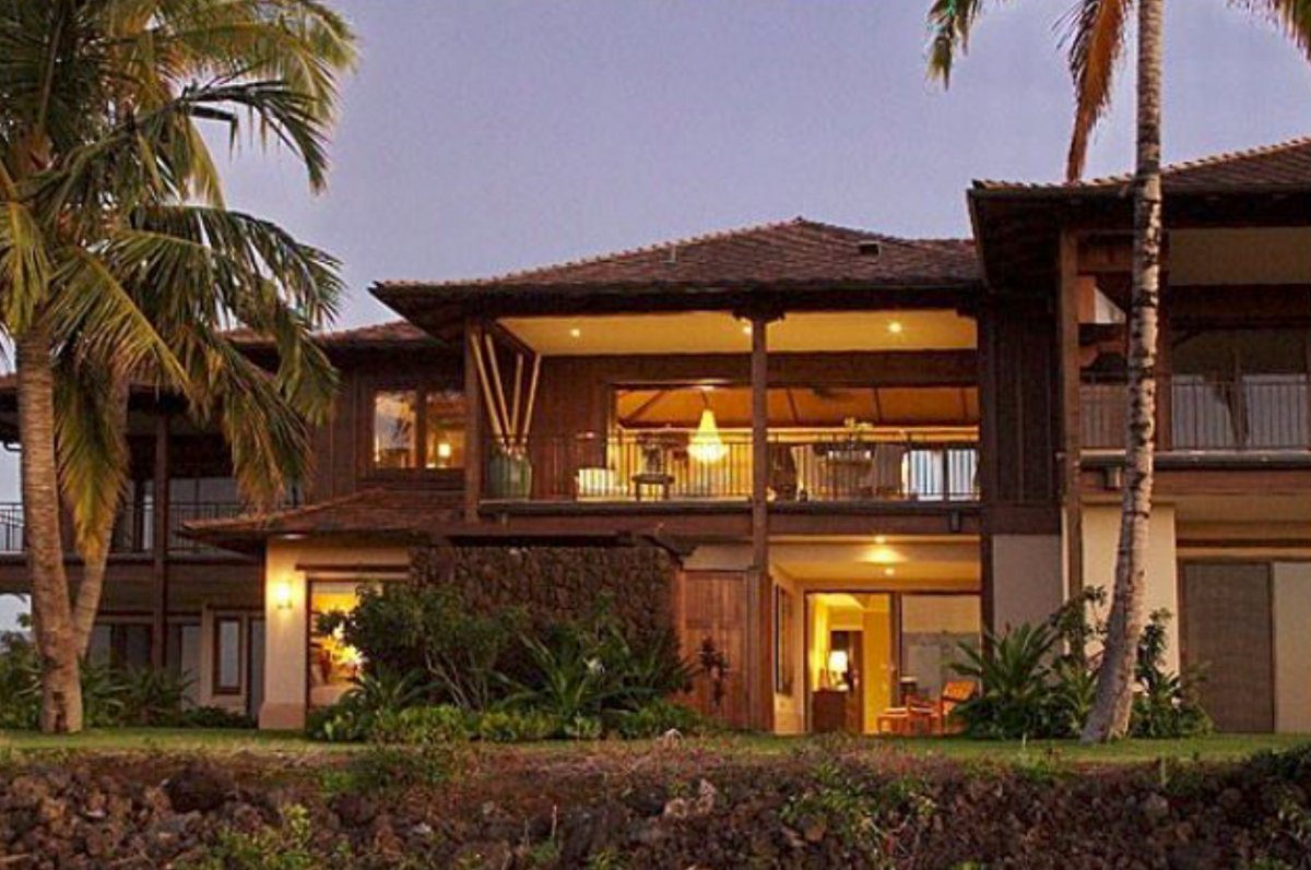 Built in 2009, Hualalai Resort Haliipua Villa 104 is a private villa within the prestigious Hualalai Resort on the Big Island of Hawaii