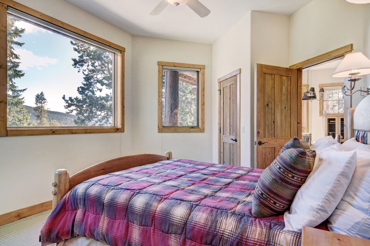 Queen bedroom - Dunkin Hill Lodge Breckenridge Vacation Rental