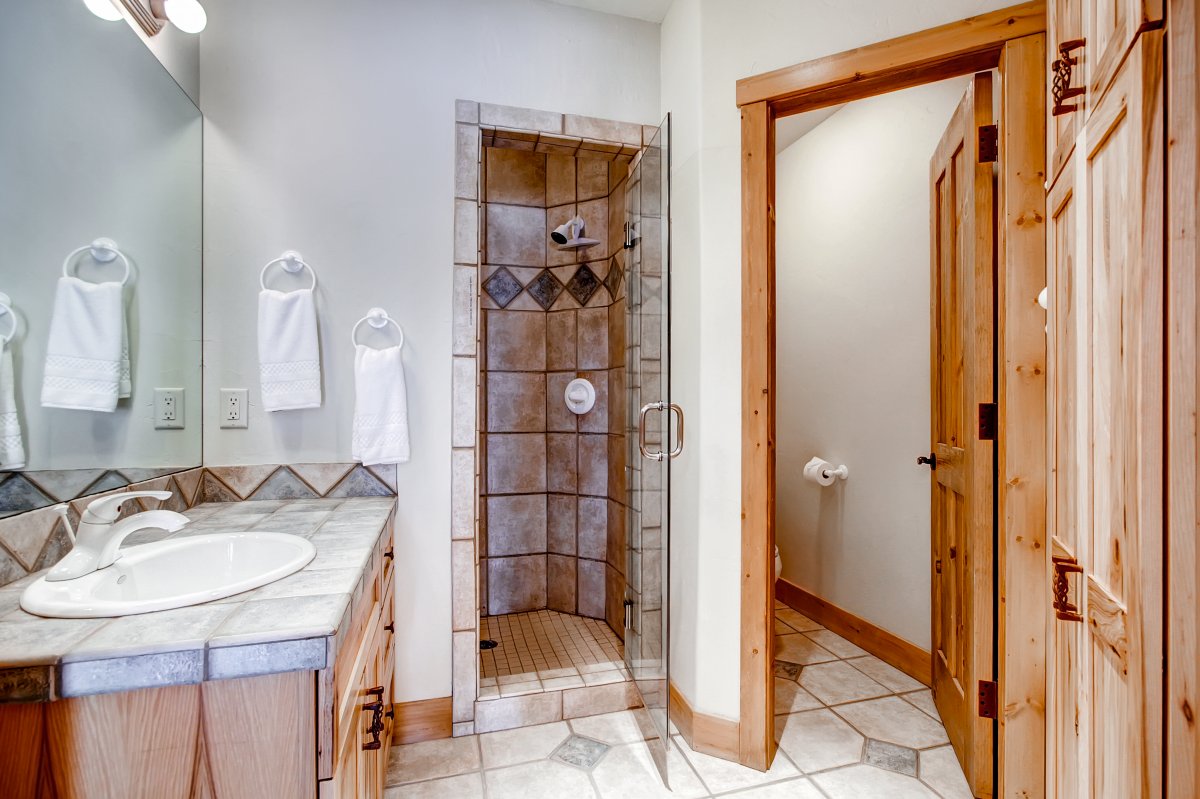 King bathroom with walk-in shower - Dunkin Hill Lodge Breckenridge Vacation Rental