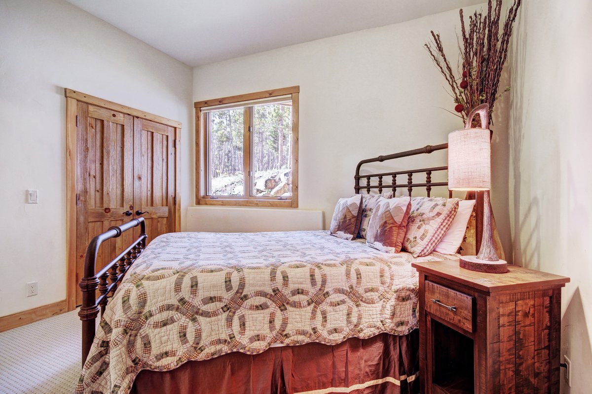 Queen Bedroom - Dunkin Hill Lodge Breckenridge Vacation Rental