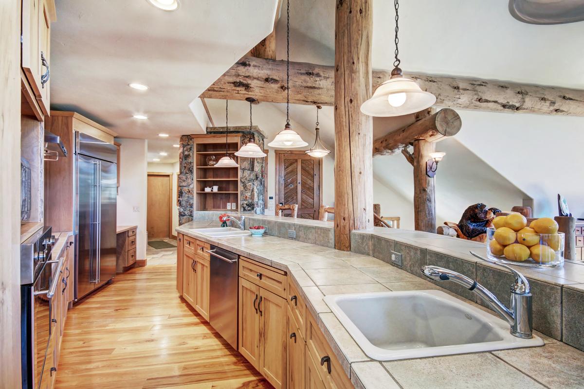 Large kitchen - Dunkin Hill Lodge Breckenridge Vacation Rental