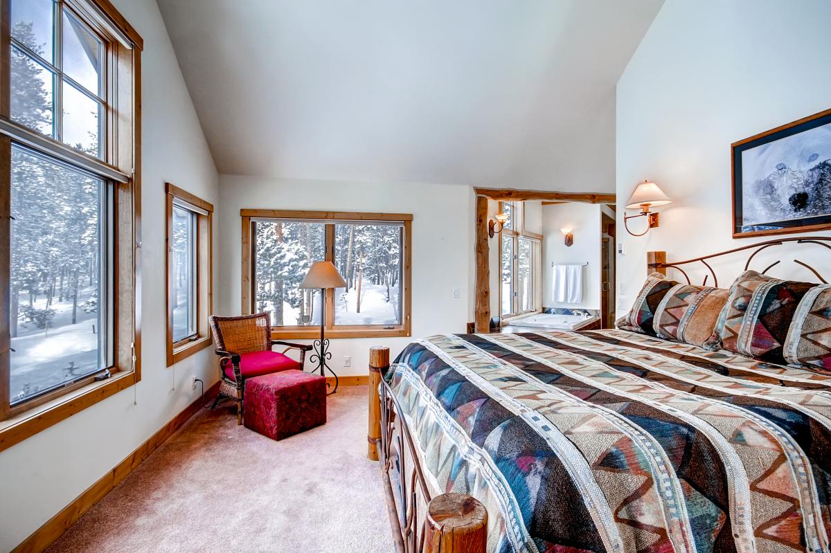 Master bedroom - Dunkin Hill Lodge Breckenridge Vacation Rental