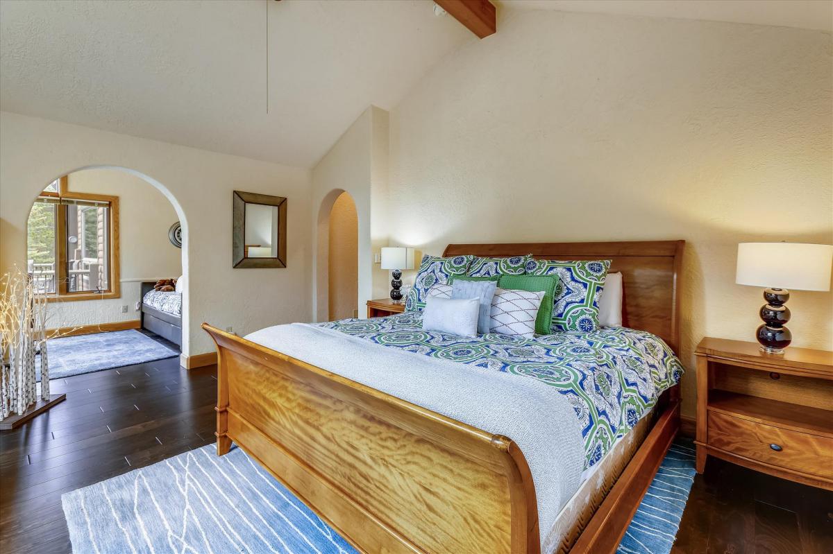 Master bedroom with bonus room and ample space - Evergreen Lodge Breckenridge Vacation Rental