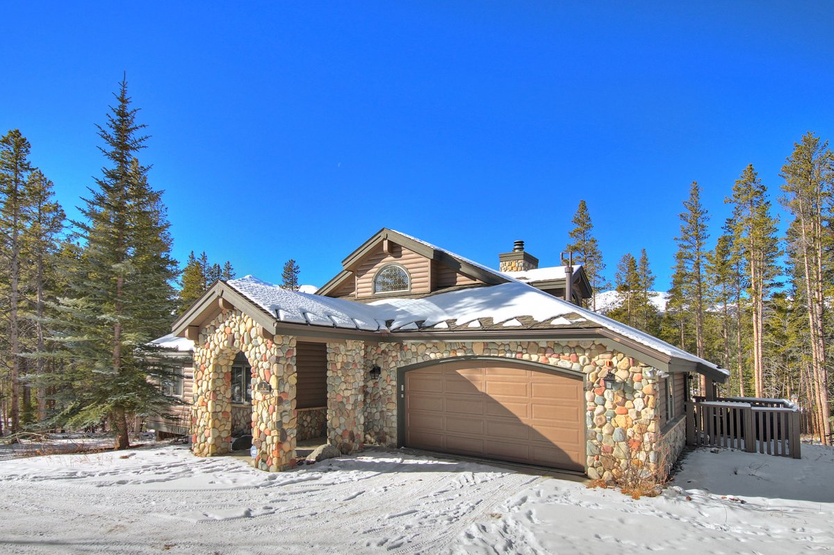 Don't miss out on this amazing property with plenty of parking - Evergreen Lodge Breckenridge Vacation Rental