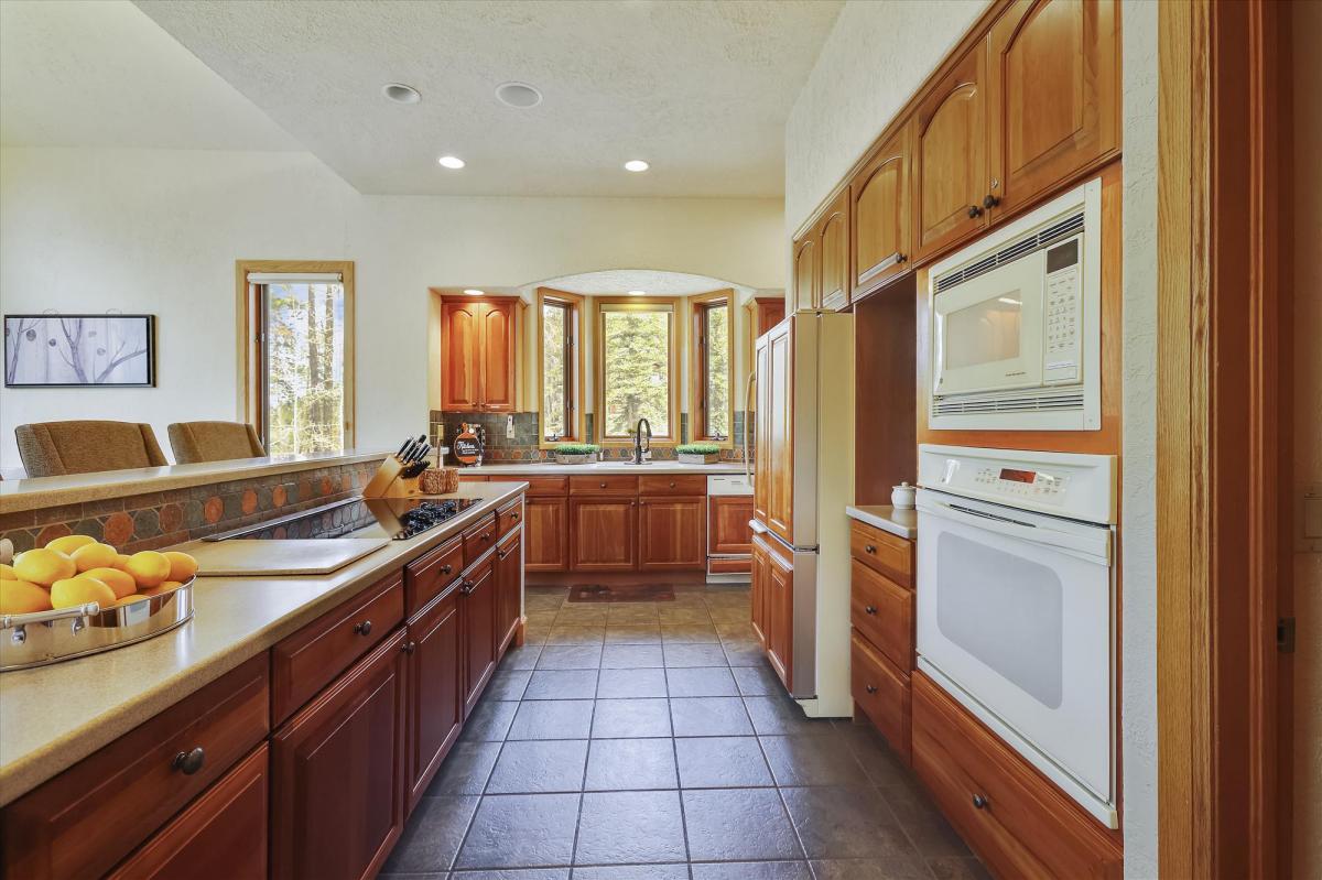 Additional view of the kitchen - Evergreen Lodge Breckenridge Vacation Rental