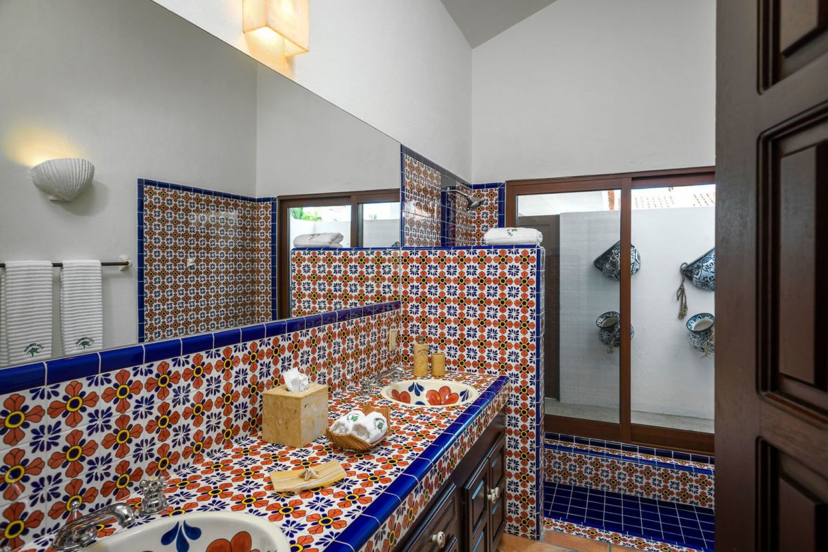 Each of the eight bedrooms at Casa Edwards also includes its own ensuite bathroom!