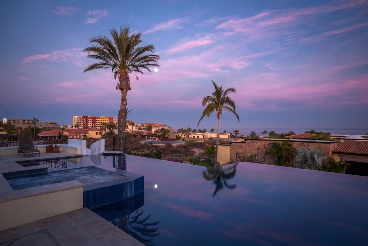 Clear views of the neighborhood of Punta Ballena and the Sea of Cortez can be seen off the terrace