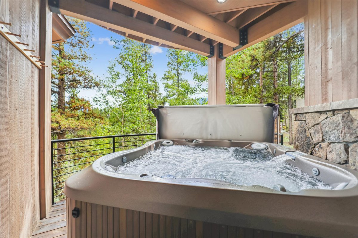 Hot tub - Lookout on Christie Lane - Breckenridge Vacation Rental