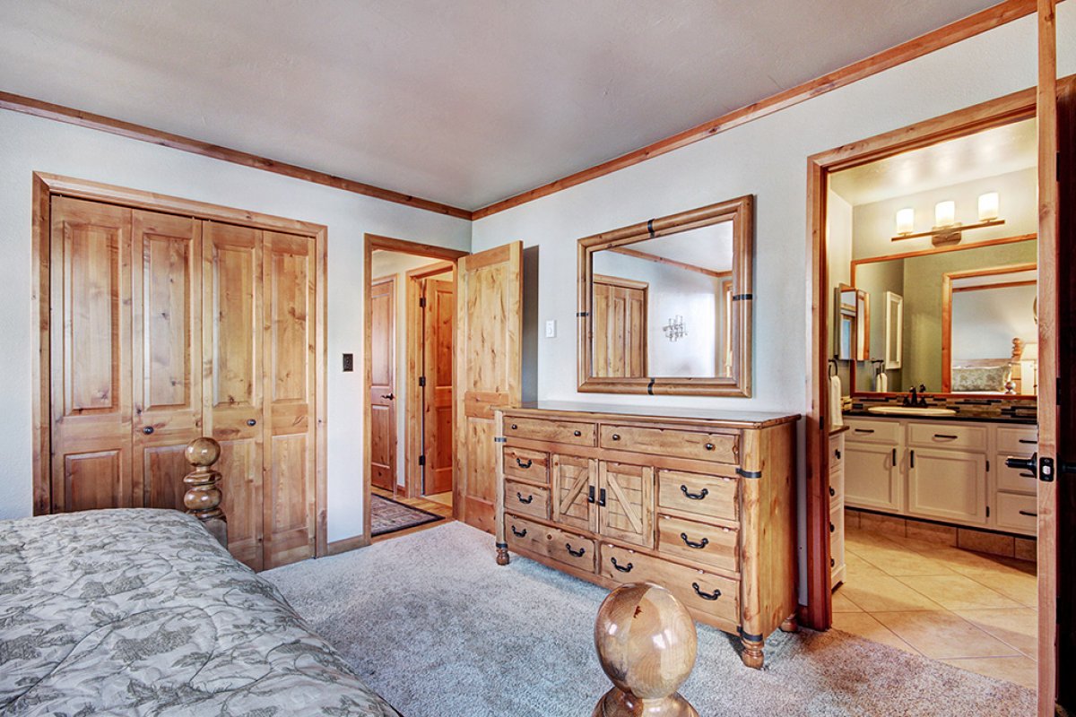 Master bedroom with private bath with shower/bathtub combination and 1 sink.