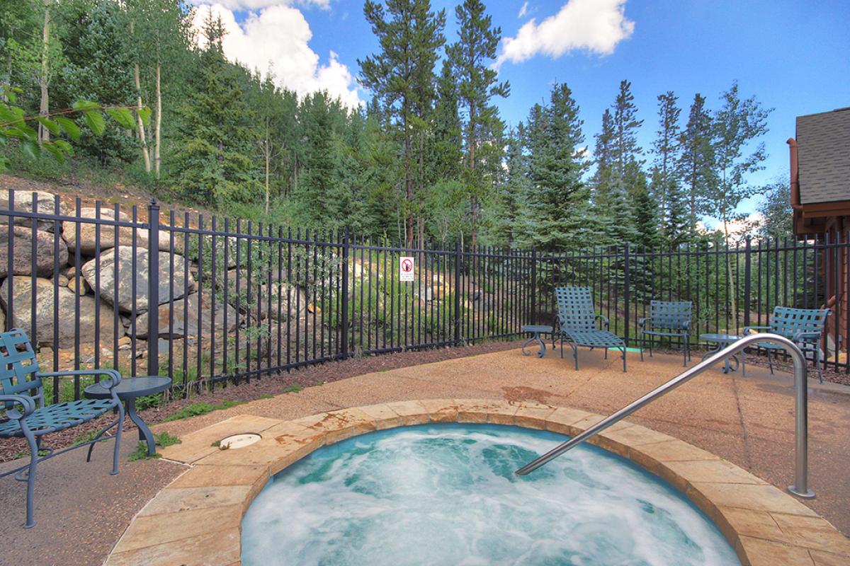 Hot Tub - Mountain Thunder Lodge 305 - Breckenridge Vacation Rental