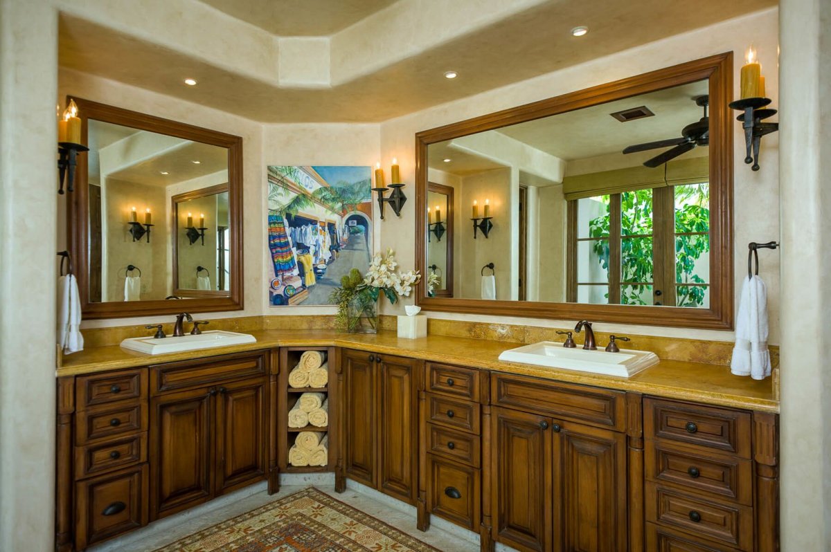 Beautiful works of art can be found throughout the rooms of this luxury villa, even in the bathrooms