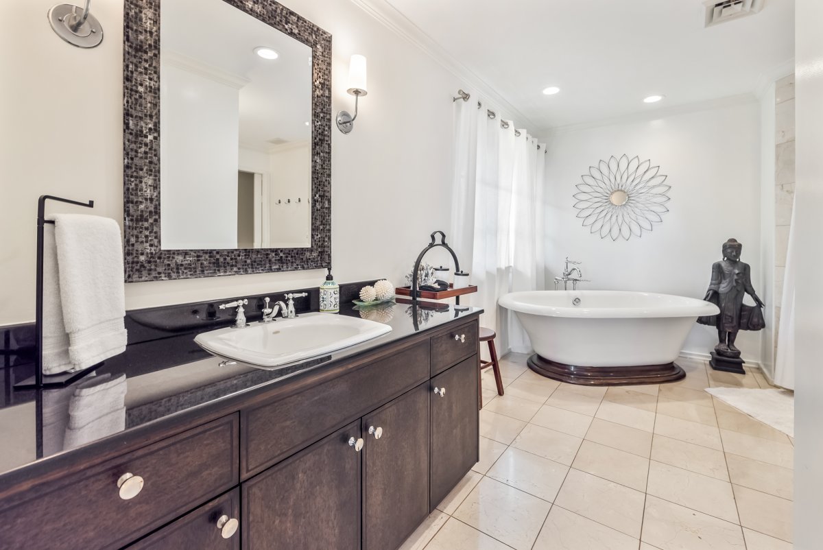 End the day with a quiet bath, open windows, and the last bit of ocean air drifting in from the veranda