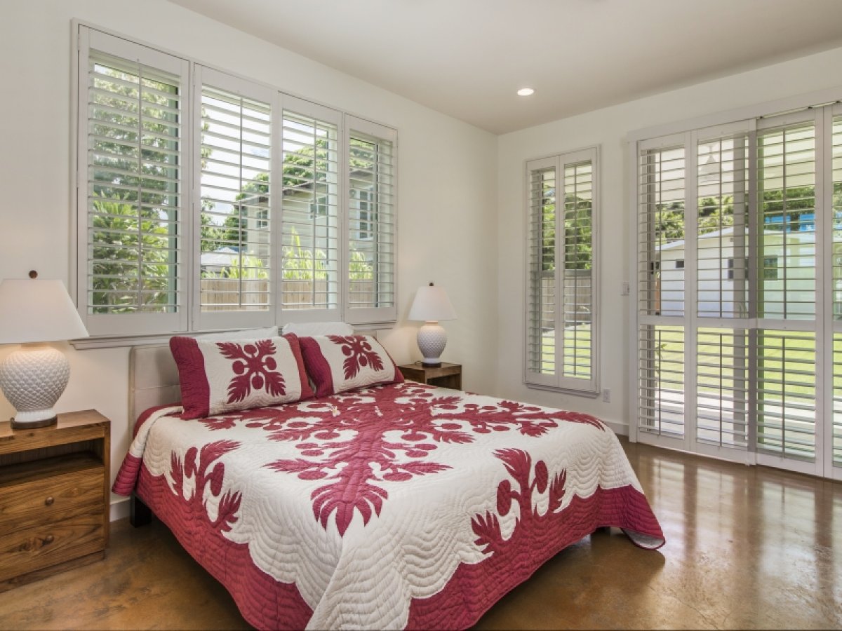 Primary bedroom with a queen-sized bed and direct access to the covered lanai