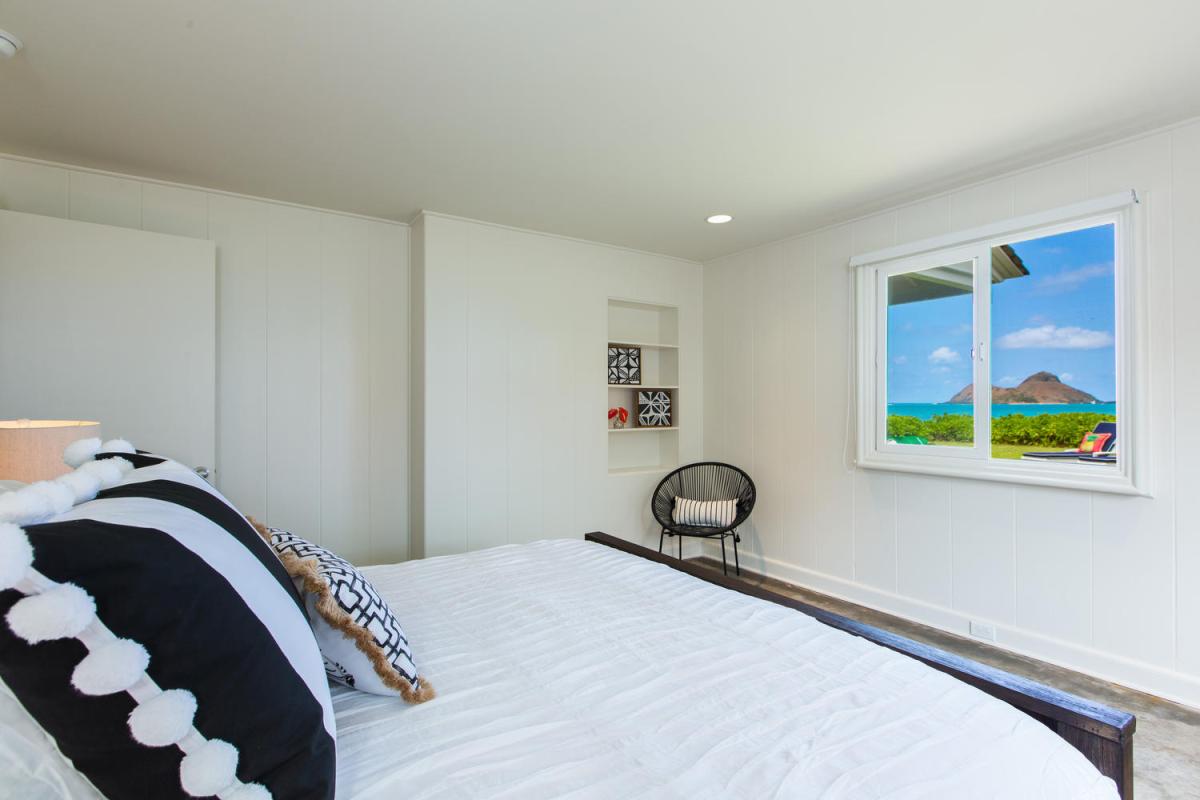 Wake up to blue skies and island vibes in this calming bedroom retreat—designed for comfort and rejuvenation.