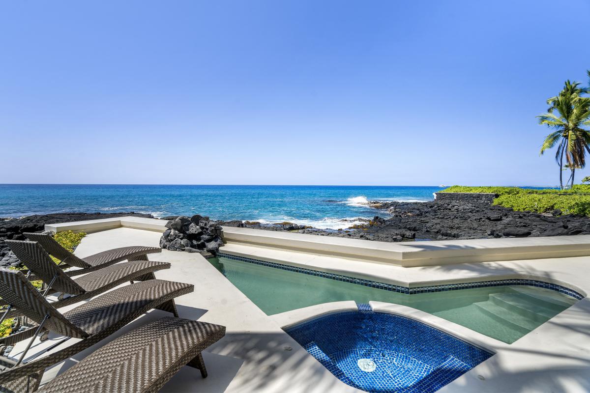 Private plunge pool & spa are two of the fabulous features at Dolphin Manor.