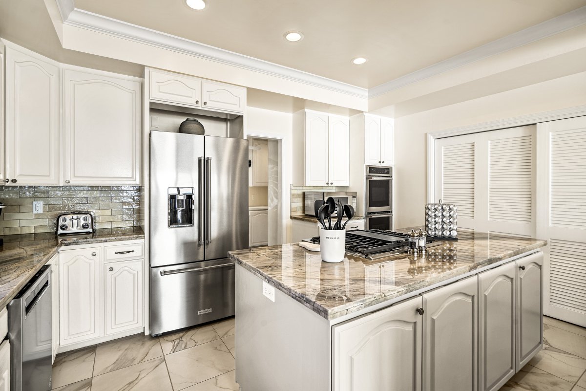 Modern kitchen island with gas cooktop — perfect for preparing island-inspired dishes.