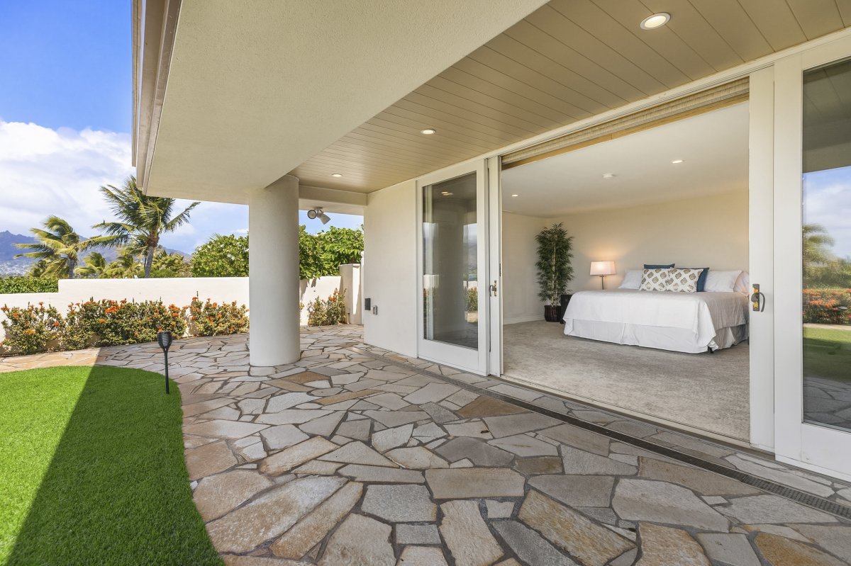 Hale Makana's Primary Bedroom view from the lanai