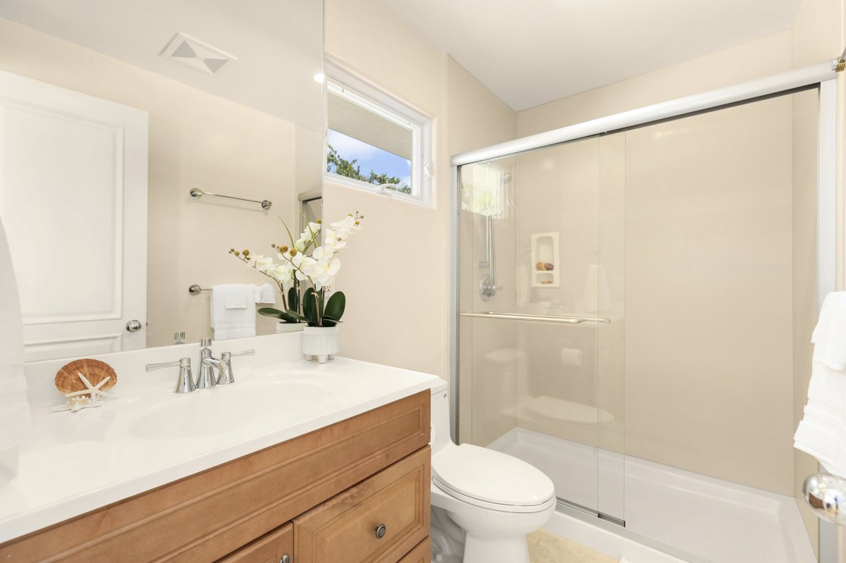 Hale Makana's Bedroom Four en-suite baths with glass door walk-in shower