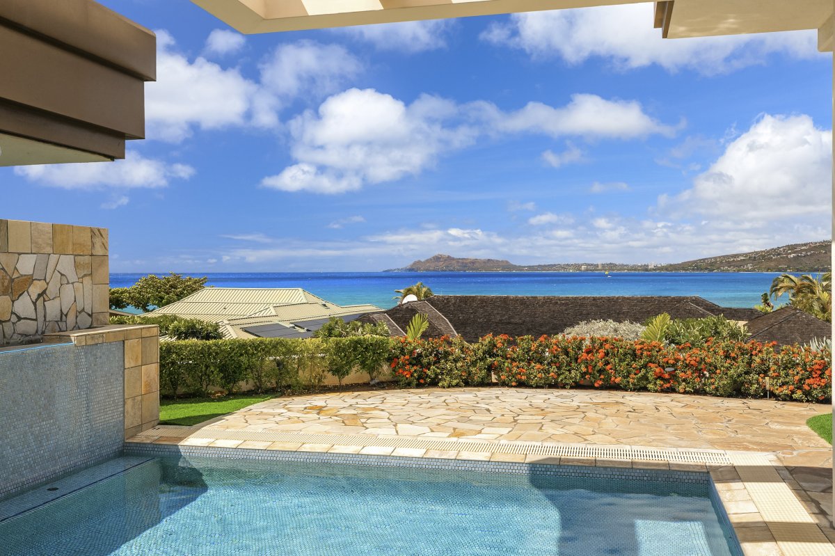 Stunning ocean views from Hale Makana's pool yard on Oahu