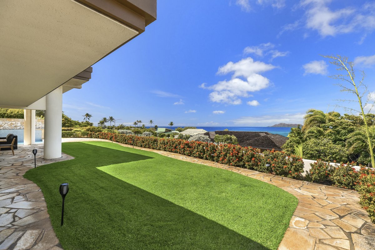 Vibrant foliage and a manicured front lawn of Hale Makana on Oahu