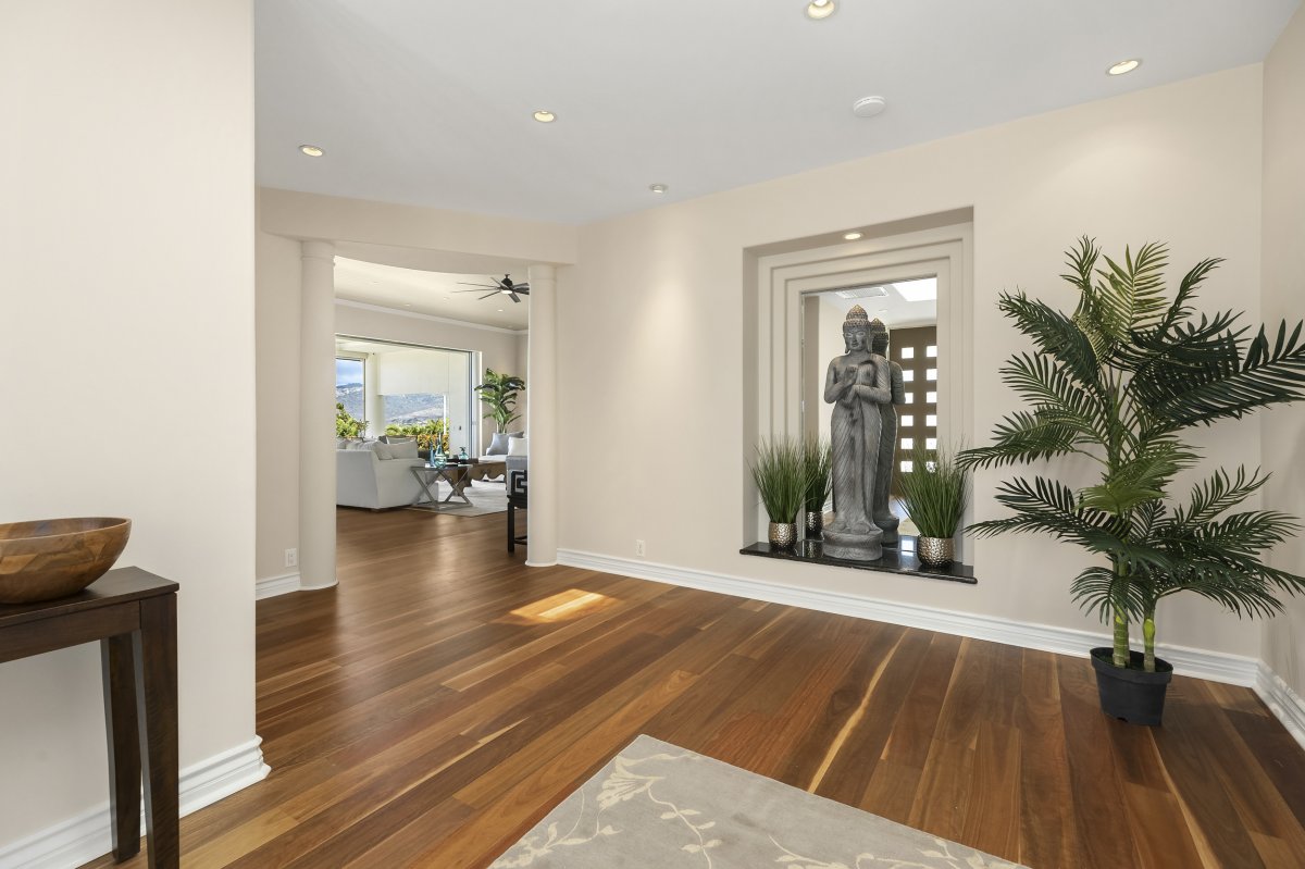 Hale Makana's entryway with charming island decor leading to the open-concept living room