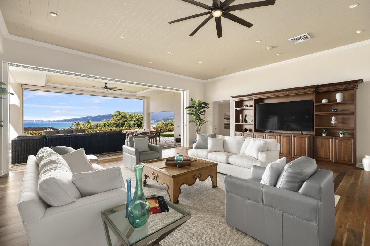 Enjoy comfortable seating with majestic ocean views from Hale Makana's living room on Oahu