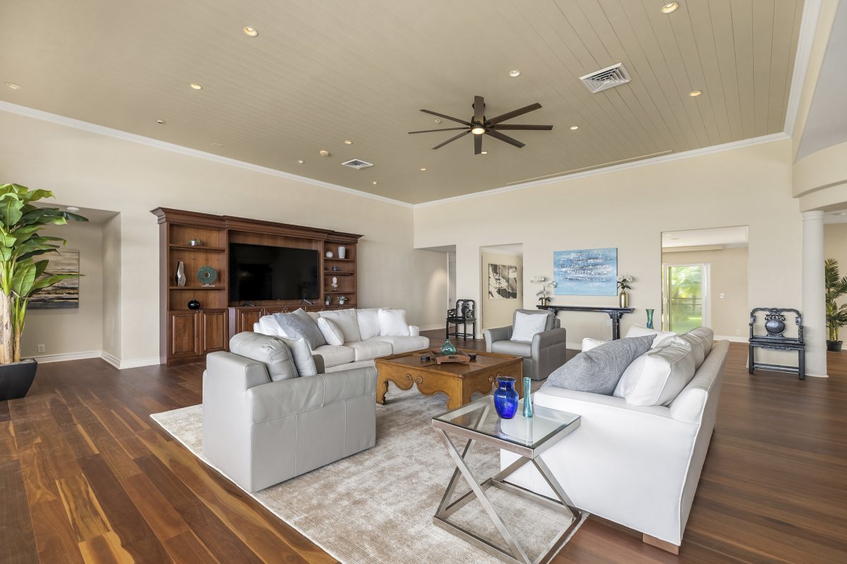 Hale Makana's living room with comfortable seating and flat-screen TV