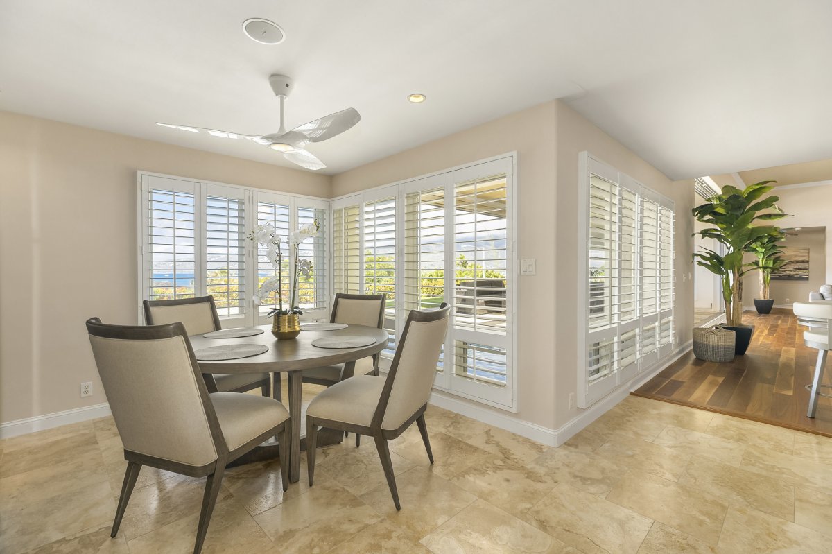 Hale Makana's breakfast area with a round table and seating for 4