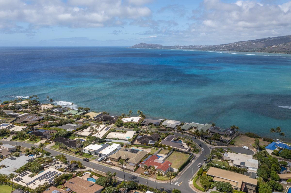 Aerial view of Oahu's residential area next to a blue ocean