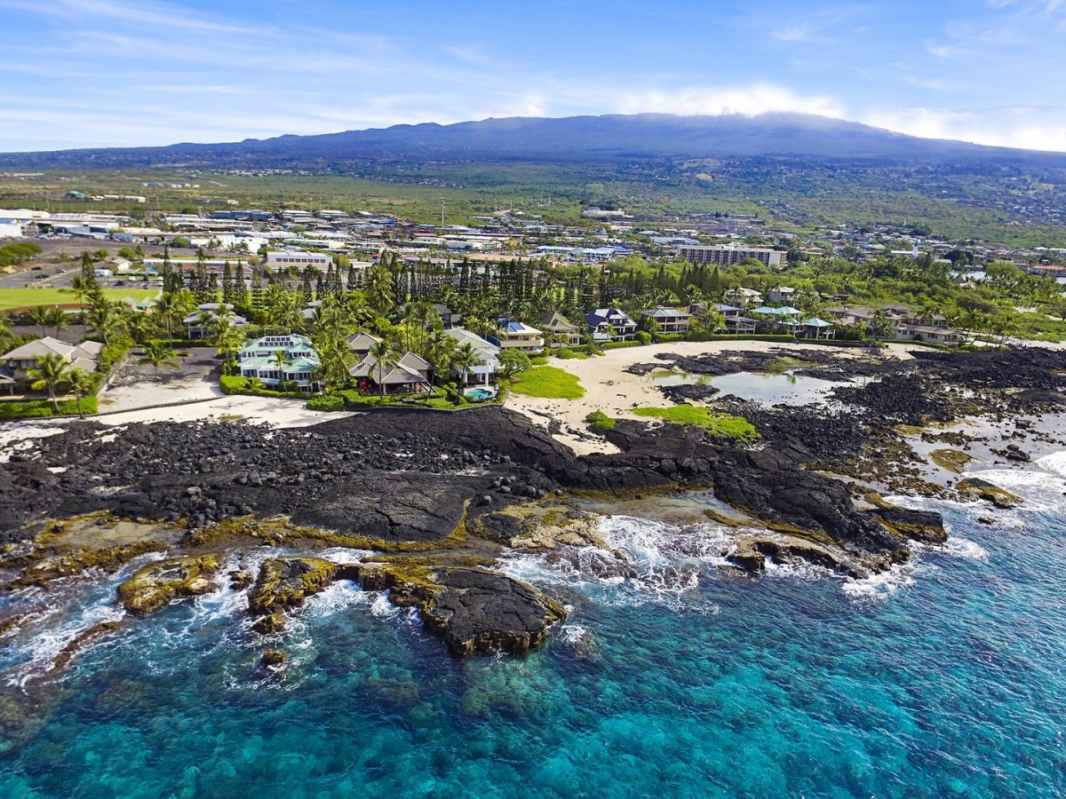 Crystal clear Pacific waters as far as the eye can see!