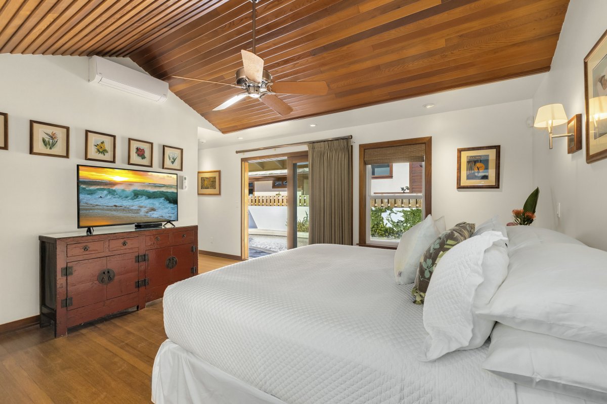 Hale Makai's Primary Bedroom with direct pool access