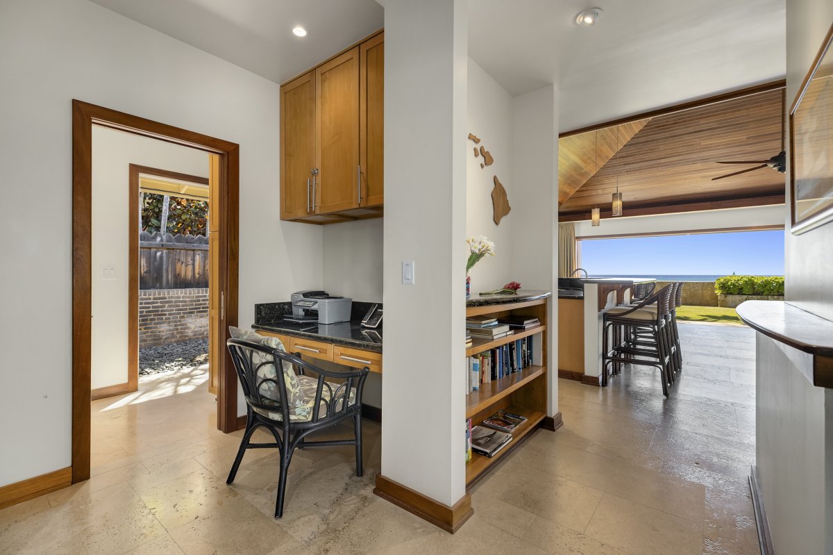 Hale Makai's dedicated workstation with a convenient access to the kitchen and the outdoors