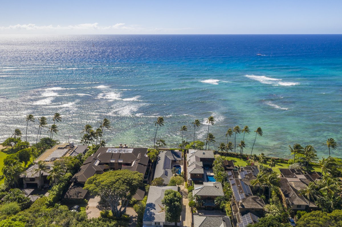 Aerial Mountainside View of Hale Makai at Diamond Head showcasing the stunning turquoise ocean stretching out towards the horizon on Oahu