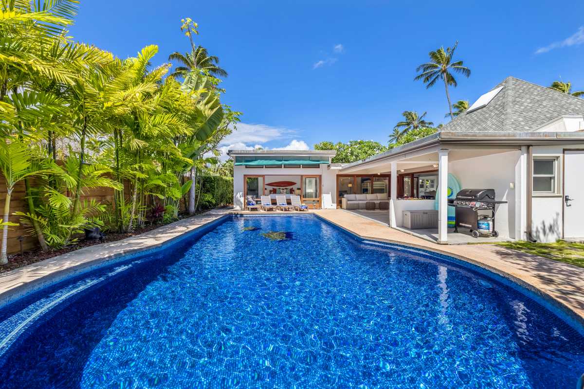 View back towards the primary and covered lanai