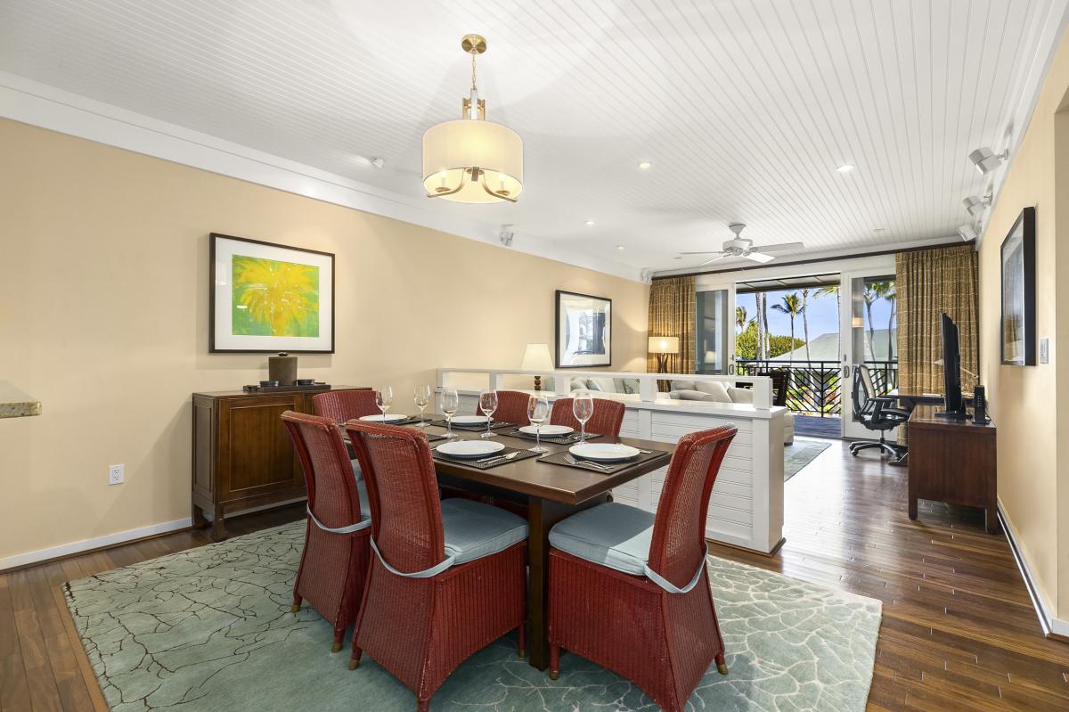 Dining with seating for 6