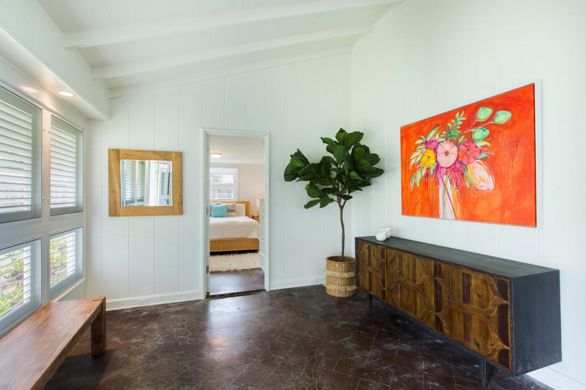 The spacious entry welcomes you with elegant island décor, warm finishes, and seamless access to the home's expansive oceanview living spaces.