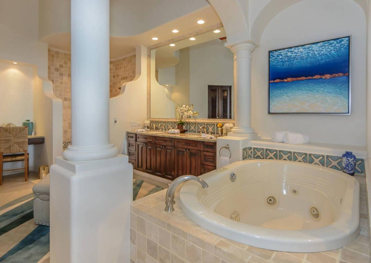 villas_del_mar_casita_17_ensuite_bathroom_with_bathtub