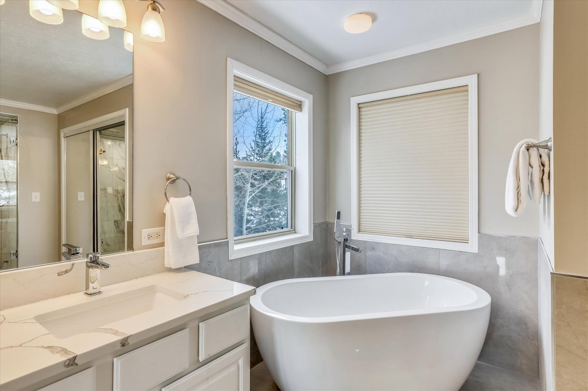 Upper Level-Bath- On the Rocks Breckenridge Vacation Rental