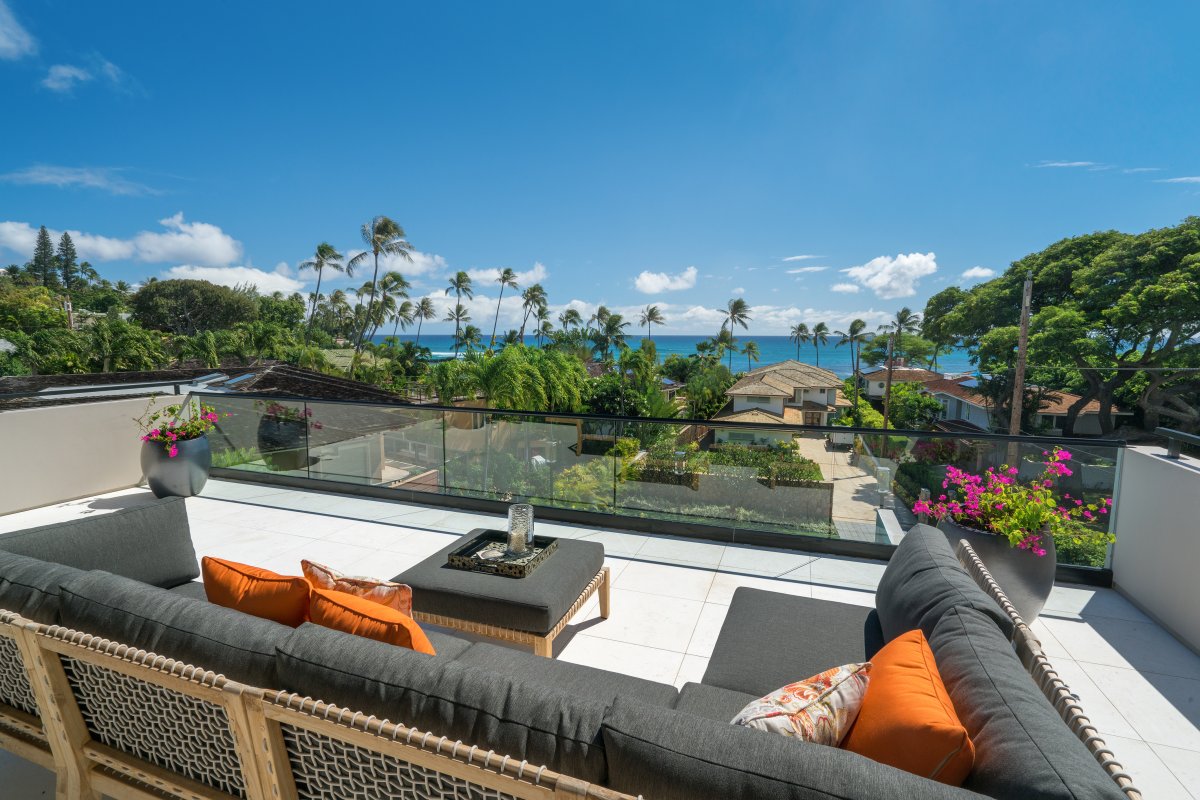 Diamond Head Grandeur's private balcony with a sitting area and gorgeous ocean views