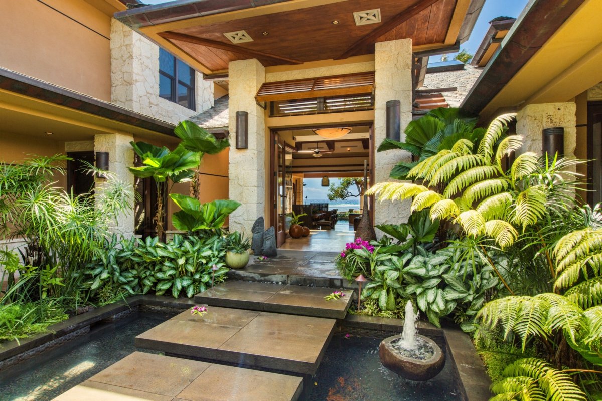 Lush pathway leading to the grand room of the Banyan House