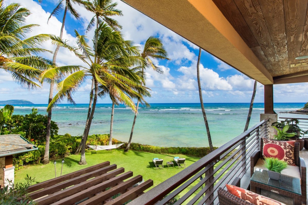 Second-floor lanai with ocean view at Banyan House on Oahu